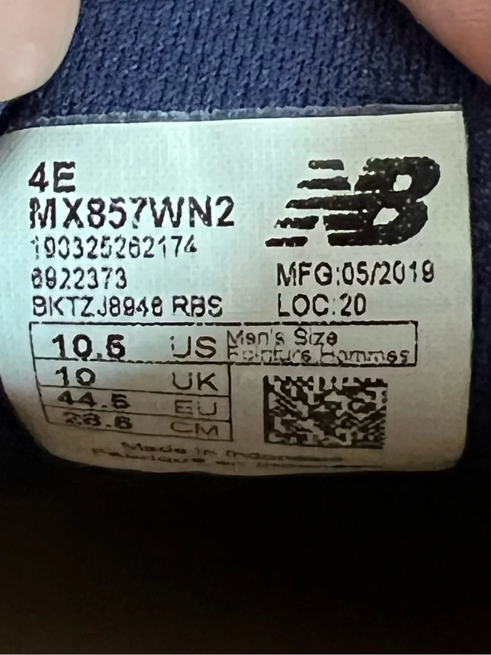 New Balance style MX857wN2 4E wide navy white. Comfort orthotics sneaker 10 1/2